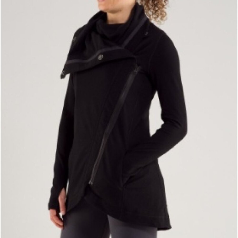 Lululemon - Method Wrap Asymmetrical Jacket - Black - Size 6 - GUC